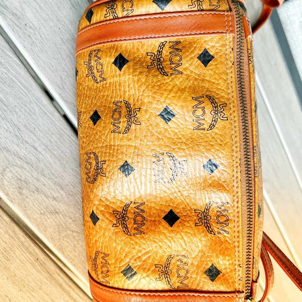 MCM Visetos round barrel tootsie roll style - Picture 4 of 14